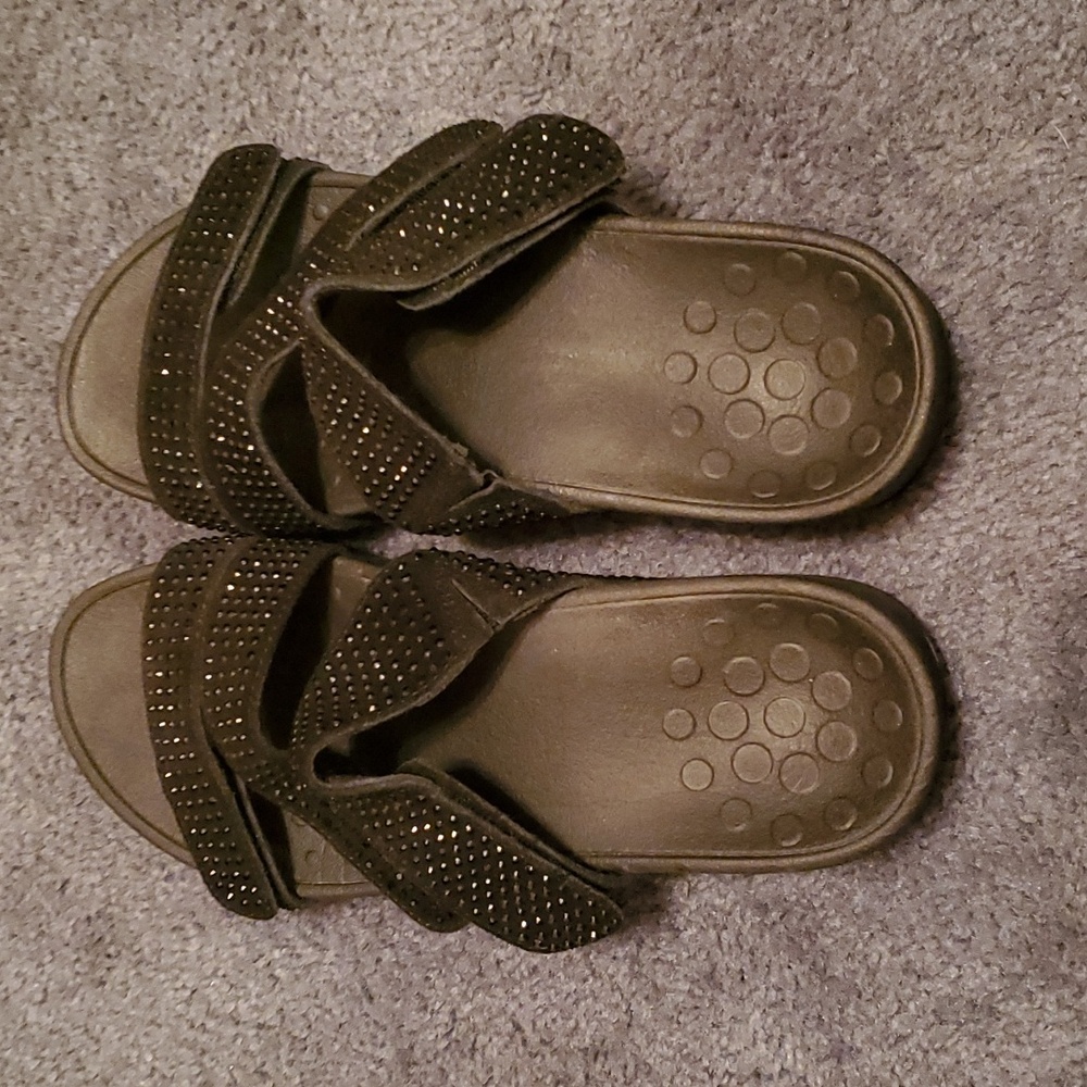 Vionic slide sandals